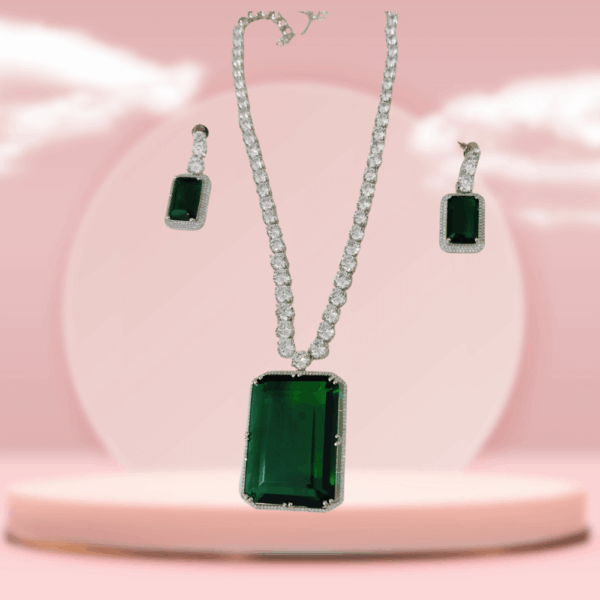 Emerald Majesty Pendant