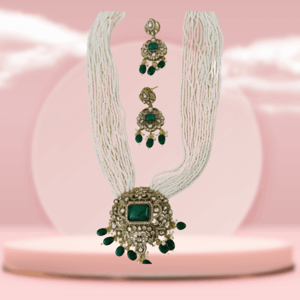 Choker-style Necklace