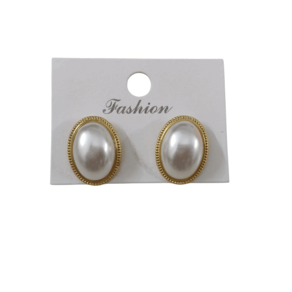 Vintage Oval Pearl Stud Earrings