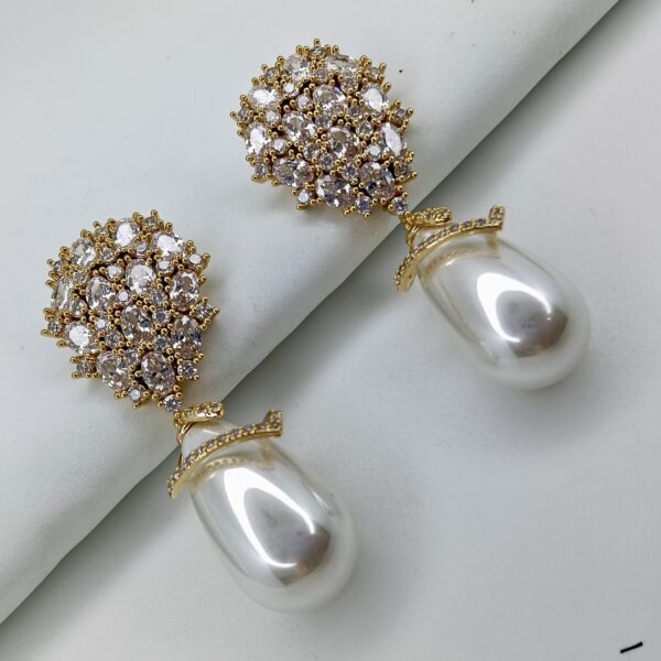Grace of the Crown: Pearl & Sparkling Diamond Fusion